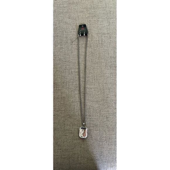 NWT Paparazzi long silver necklace with diamond pendant and matching earrings - Picture 3 of 4